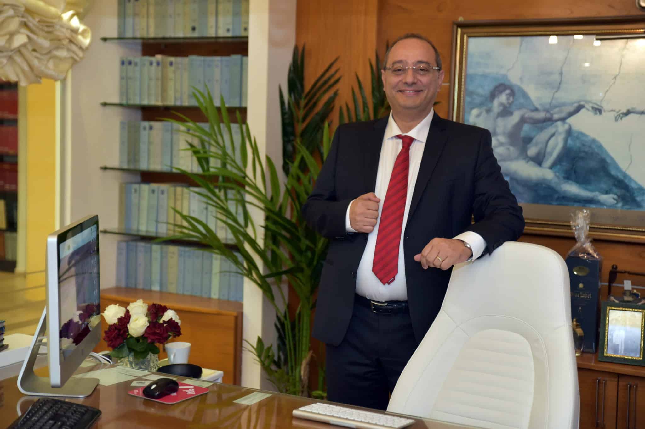 "הושטתי יד למנוע נפילת גופה במסע הלוויה ונפגעתי במרפק ובכתף"