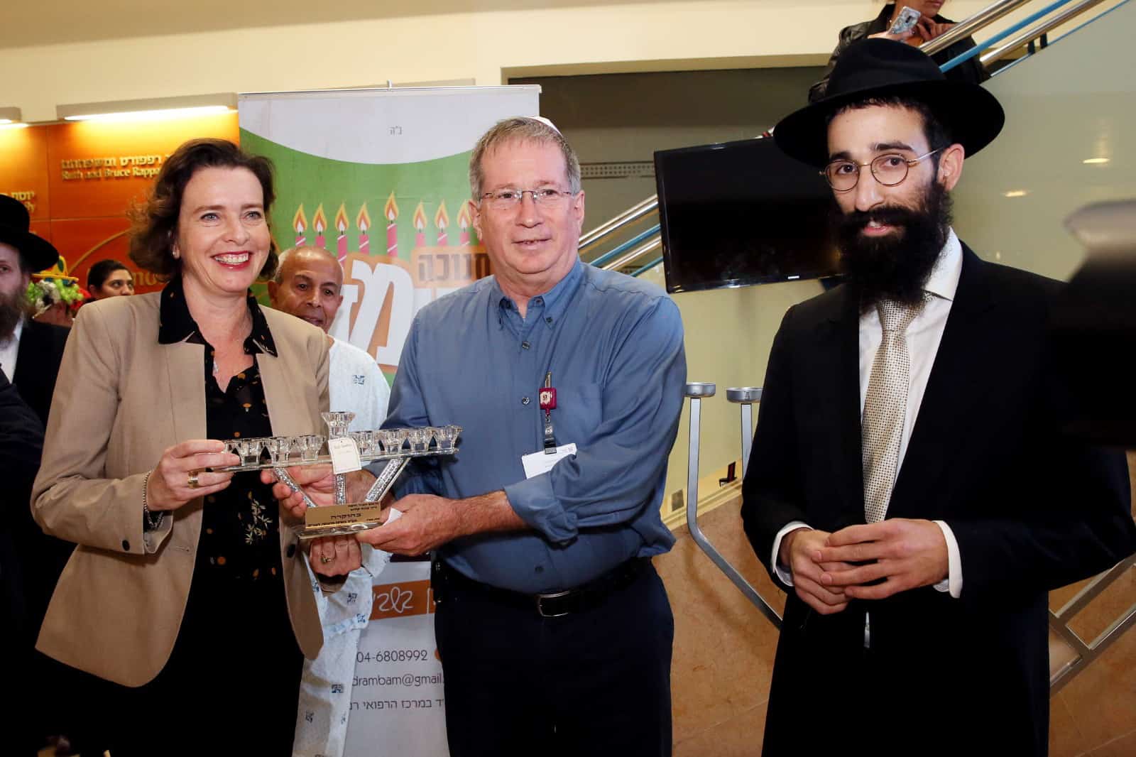 רמב"ם: ראש העיר קליש רותם השתתפה בהדלקת נר חנוכה