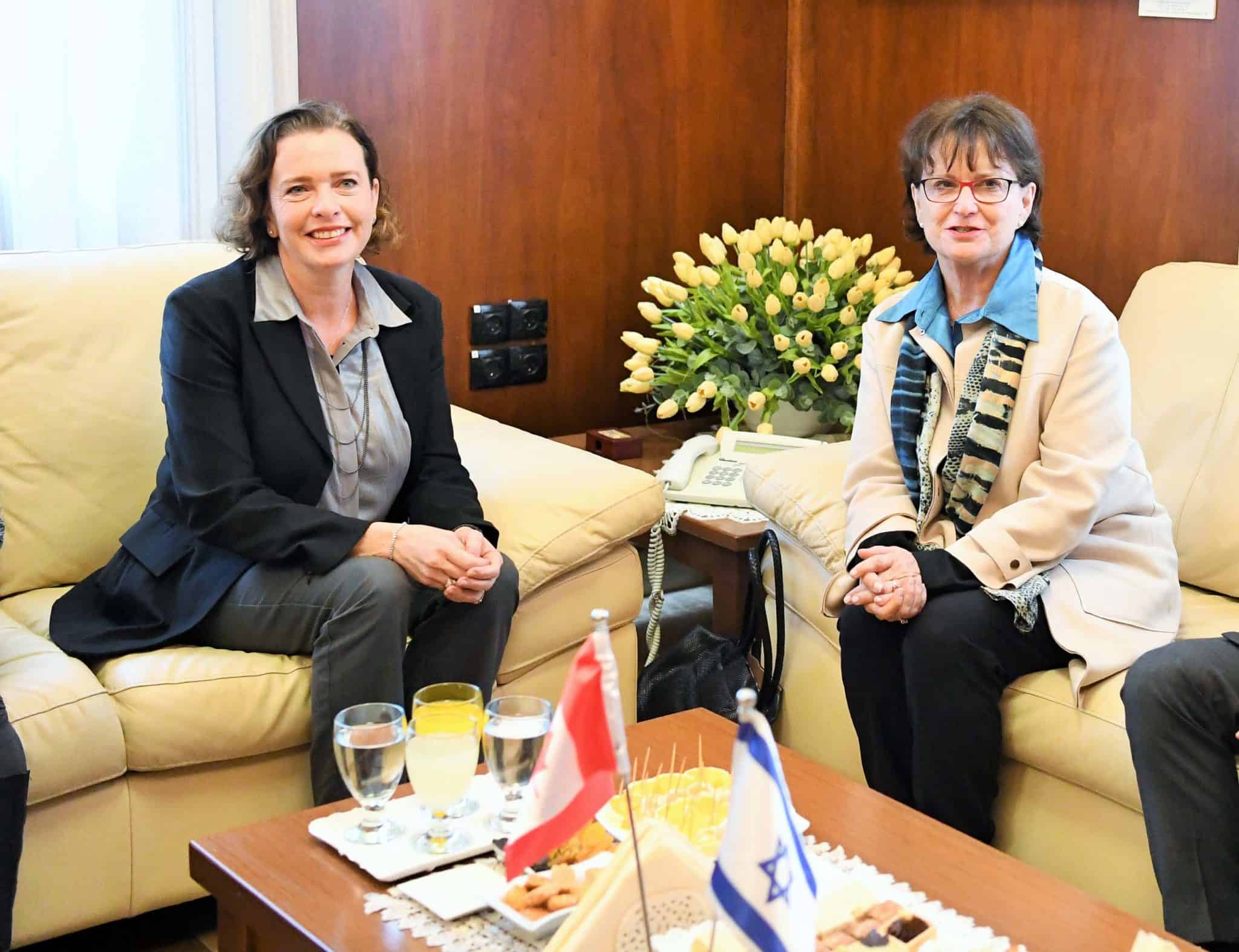 שגרירת קנדה בישראל היתה אורחת העיר חיפה