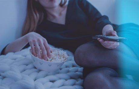 צפייה בטלוויזיה מגבירה את הסיכון לסרטן המעי הגס