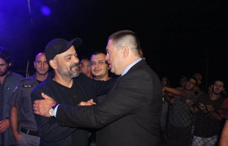 אלפים במופע סליחות של עמיר בניון בצפת