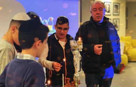 קרית ים: הדלקת נר ראשון עם תלמידים וקשישים