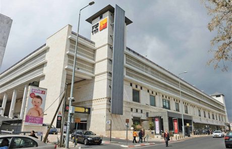 עמדות לחיטוי ידיים בקניון הדר ירושלים