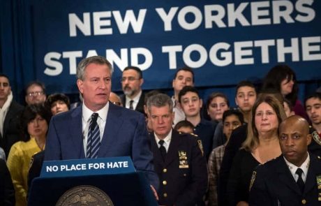 ראש עיריית ניו יורק "NO PLACE FOR HATE"