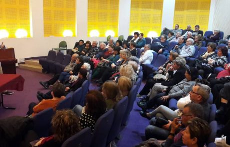 כתב ערוץ 13 אלי לוי הירצה על "קולות מבטן האדמה"