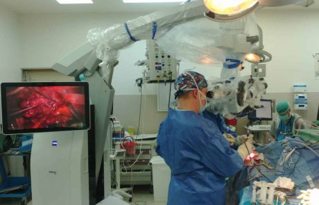 רמב"ם: ניתוחי מוח במיקרוסקופ הכירורגי המתקדם בעולם