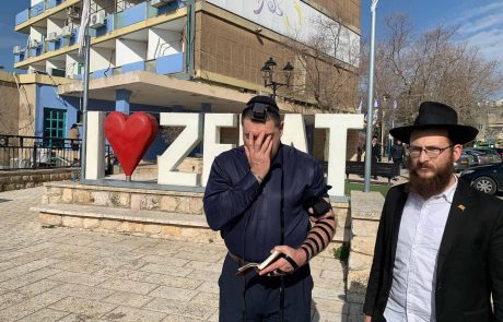 מידי יום:דוכן הנחת תפילין בכניסה לבניין עיריית צפת