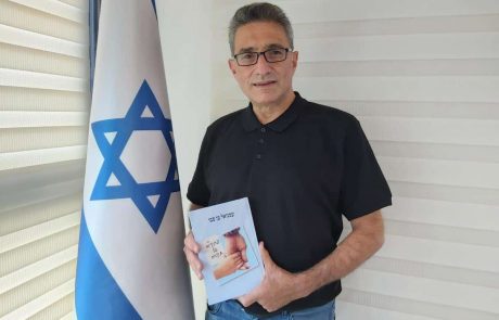 ראש העיר כרמיאל קיבל בהתרגשות את הספר "פתקים של תקווה"